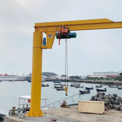 固定于混凝土地面的懸臂吊